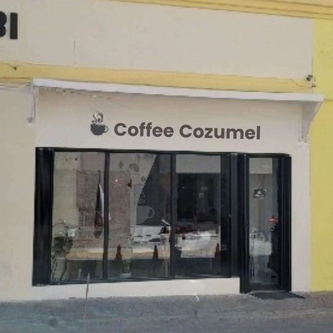 El Coffee Cozumel: Specialty coffee, pastries, and vibrant artwork.
