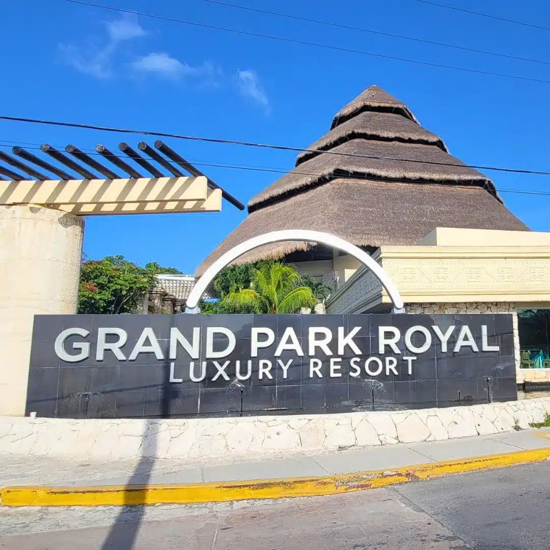 Grand Park Royal Luxury Resort in Cozumel, offering all-inclusive family packages and activities for all ages.