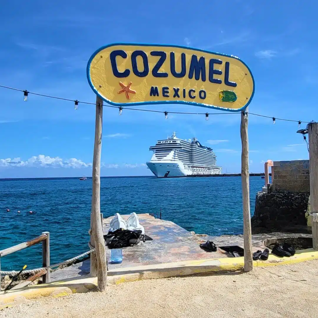 Chill beach spot, Jeannie's, steps from Cozumel cruise port.