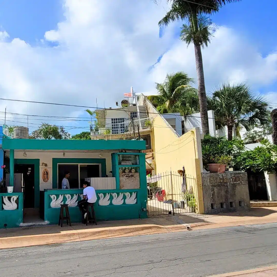 Mi Casa en Cozumel hotel exterior with empanadas available nearby.
