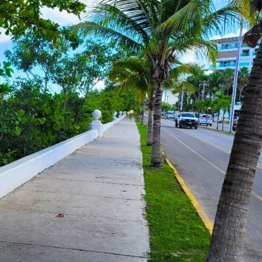 Walking from cruise port to Cozumel beach clubs