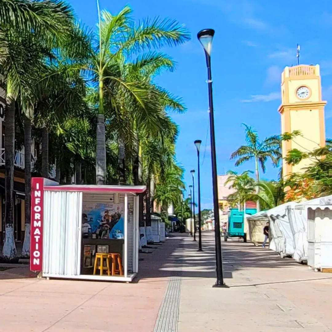 Tourist info booth Benito Juarez Park